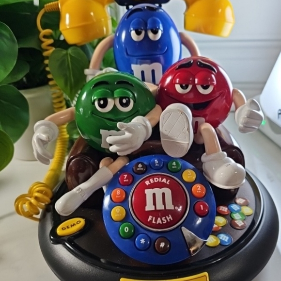 Vintage Animated M&M's Candy Landline Telephone M&Ms talks when the phone rings - Picture 3 of 12